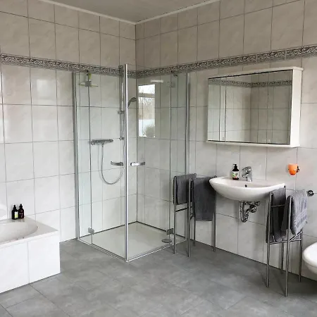Casa de hóspedes Intergo - Mit Privatem Bad & Gemeinschaftskueche 3*