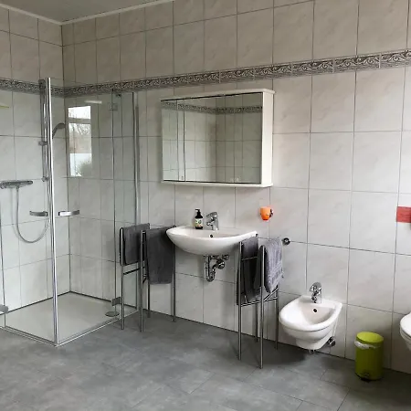 Intergo - Mit Privatem Bad & Gemeinschaftskueche Pensionat 3*